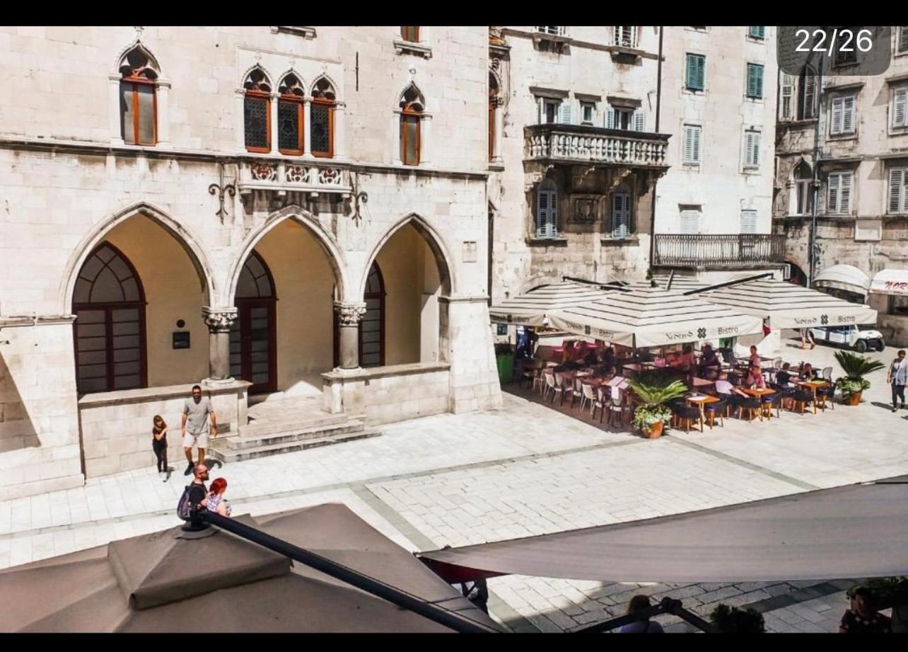 Old Square Apartment Split Bagian luar foto