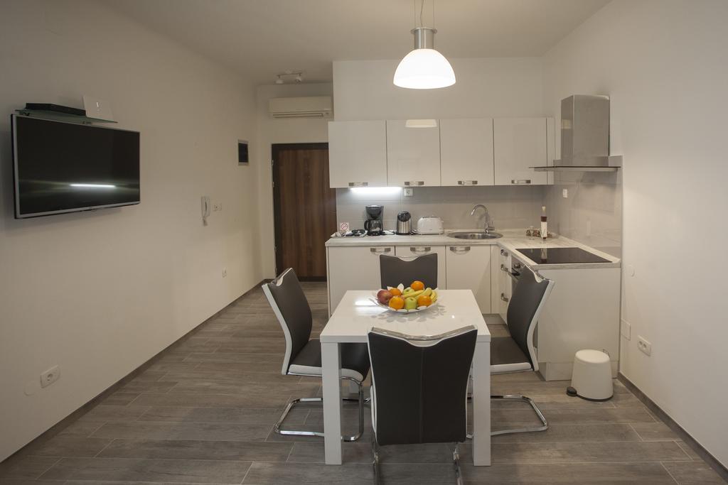 Old Square Apartment Split Bagian luar foto
