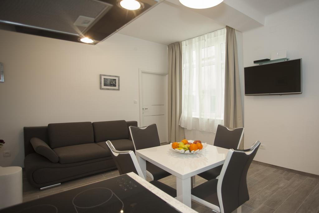 Old Square Apartment Split Bagian luar foto