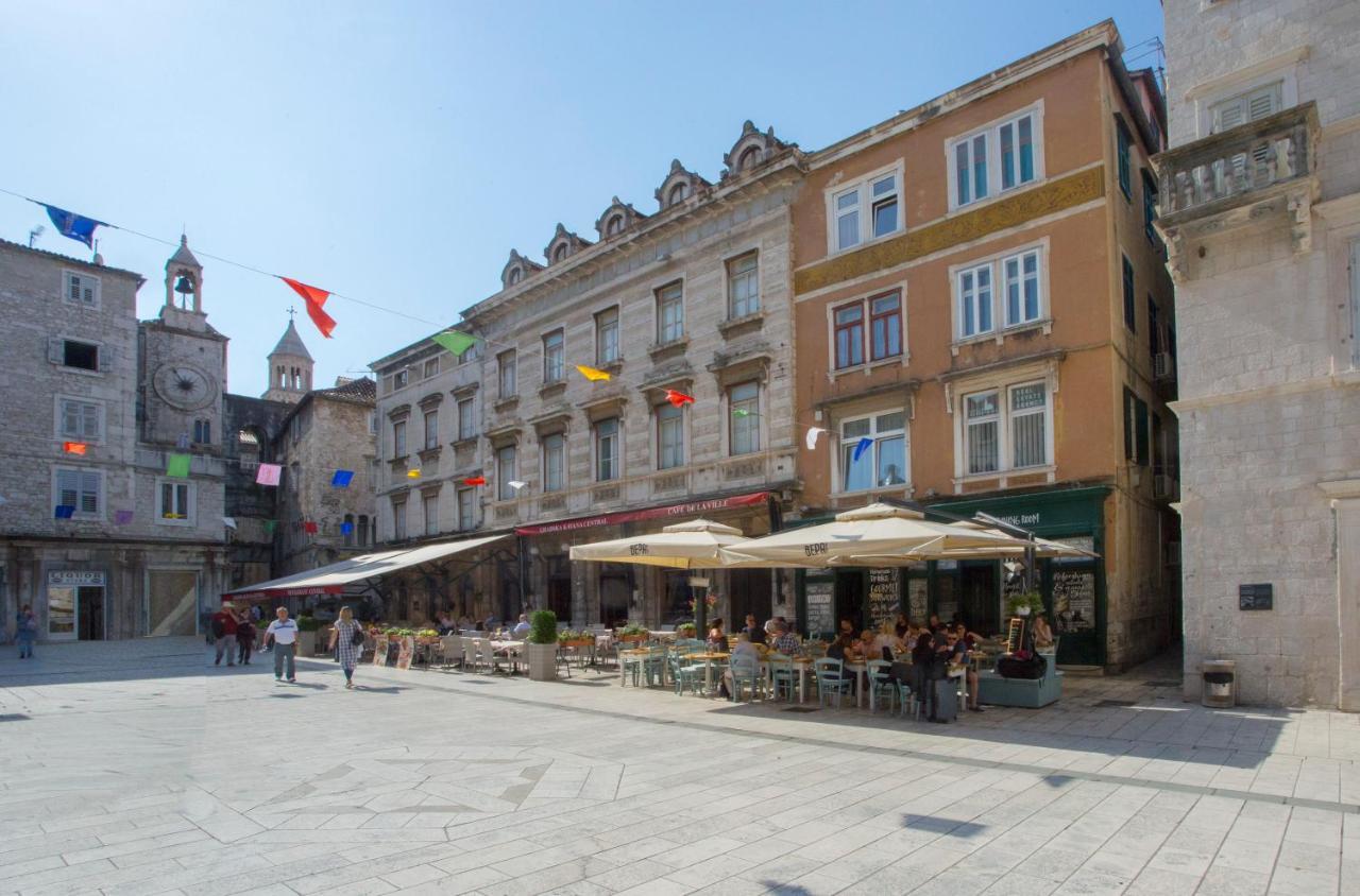 Old Square Apartment Split Bagian luar foto